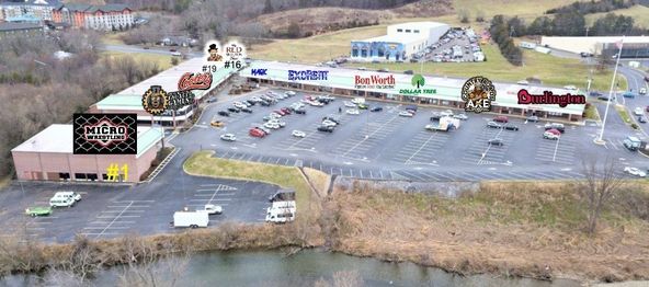 SHOPS AT PIGEON FORGE: 161 E Wears Valley Rd, Pigeon Forge, TN 37863